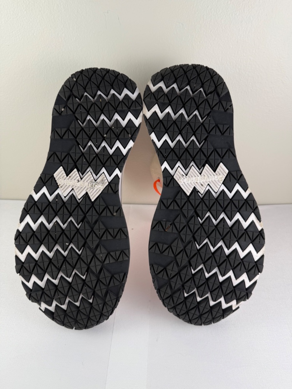 Converse Athletic Shoes Sneakers for Men - Picture 9 of 10